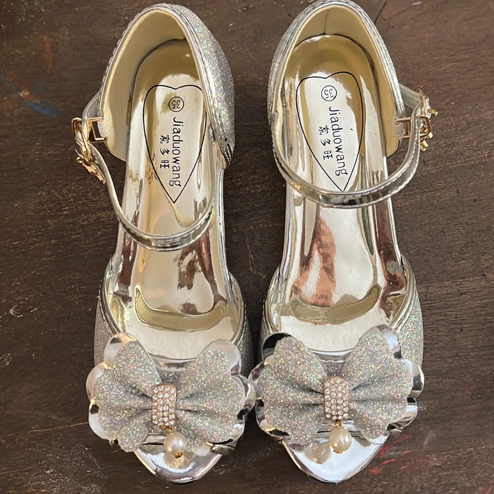 Girls heeled silver dress shoes
